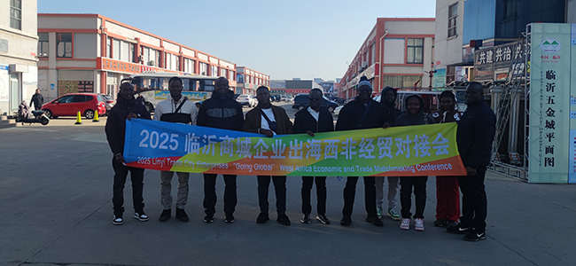 西非國(guó)際采購(gòu)商來(lái)臨沂五金城采購(gòu)洽談